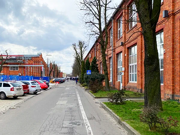Ukraińskie Centrum Edukacji, Fabryczna 14 budynek H, Wrocław