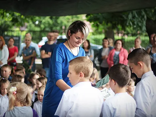 wykwalifikowanych osób w zespole pracowniczym