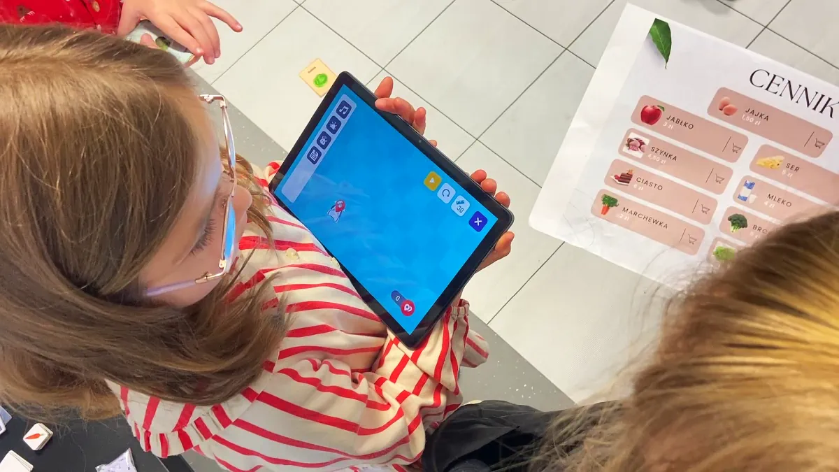 Zajęcia edukacji finansowej w ramach projektu Uczymy się #OOOfinansach z KRUK SA. Szkoła Podstawowa Specto we Wrocławiu [fot. fundacja OOO]